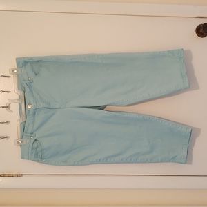 Gloria Vanderbilt light blue crop jeans